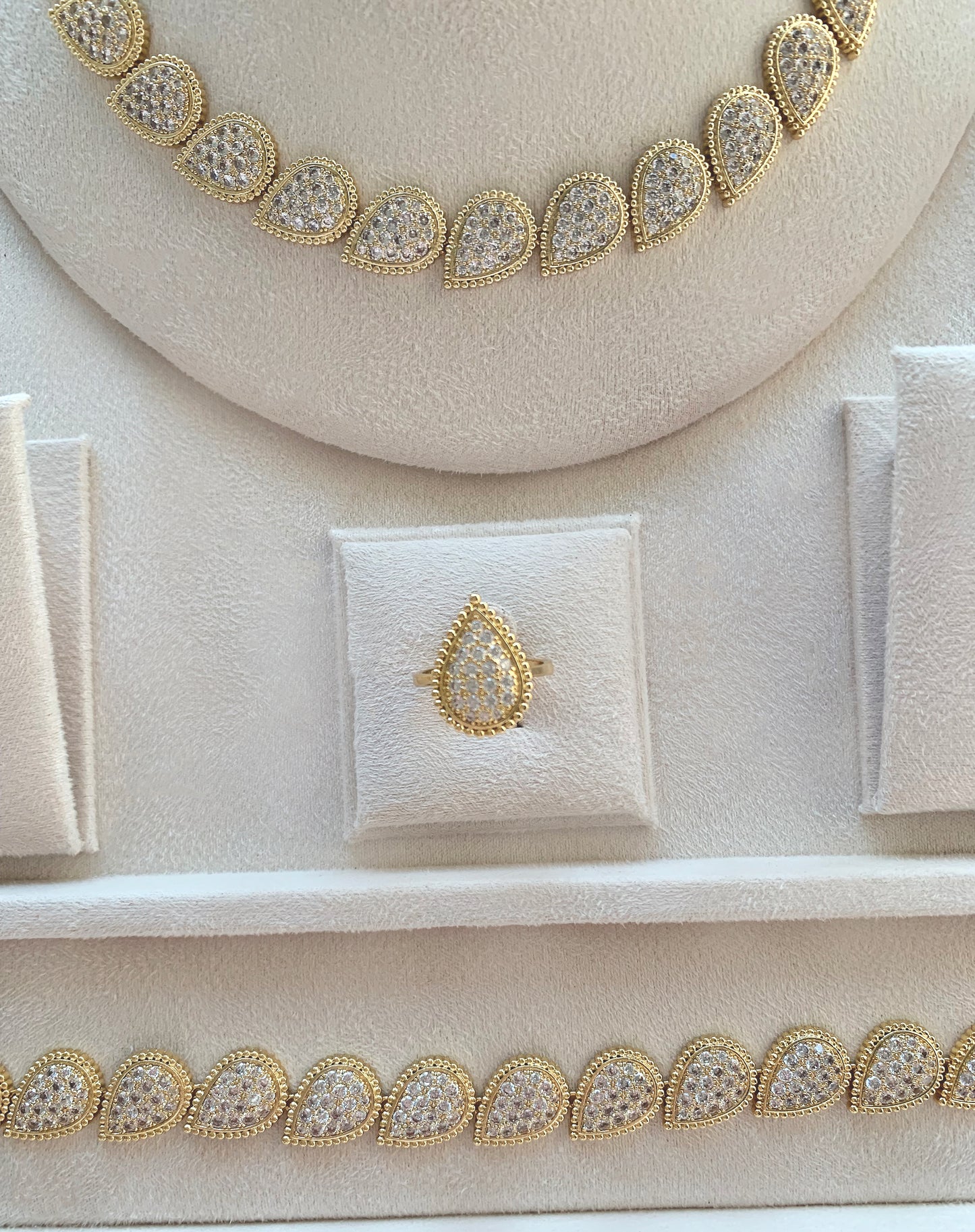 Golden Teardrop Luxe