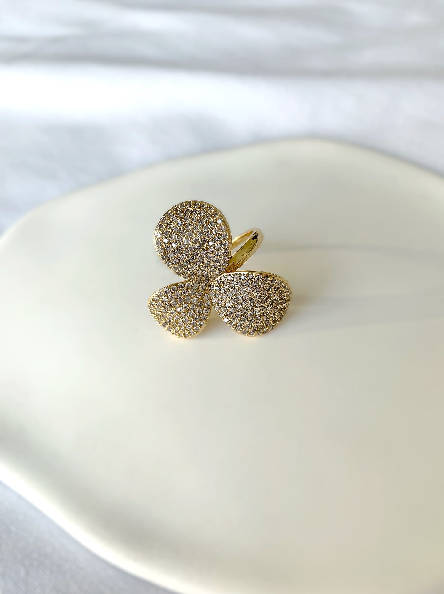 Éclat Petal Gold