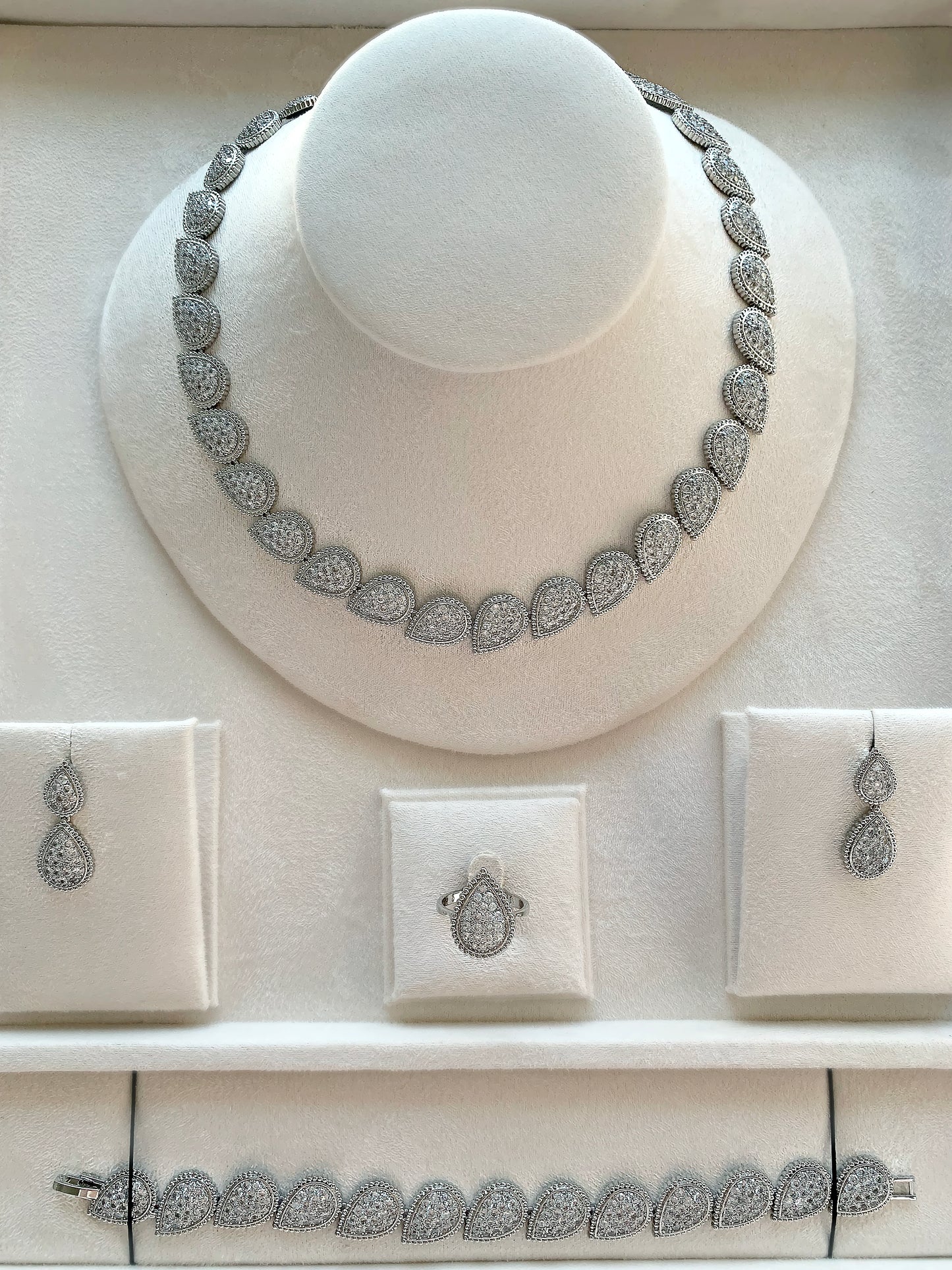 Silver Teardrop Luxe
