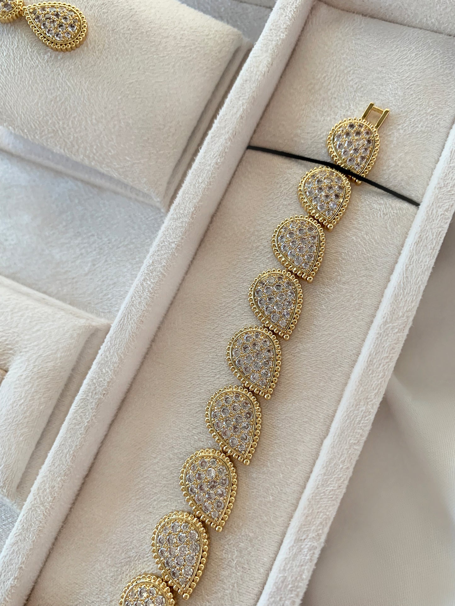 Golden Teardrop Luxe